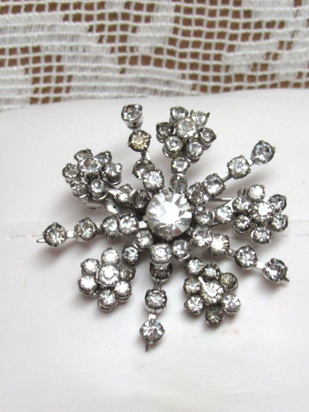 Lovely Vintage CORO SNOWFLAKE PIN Brooch Sparkle Rhinestones Costume Jewelry